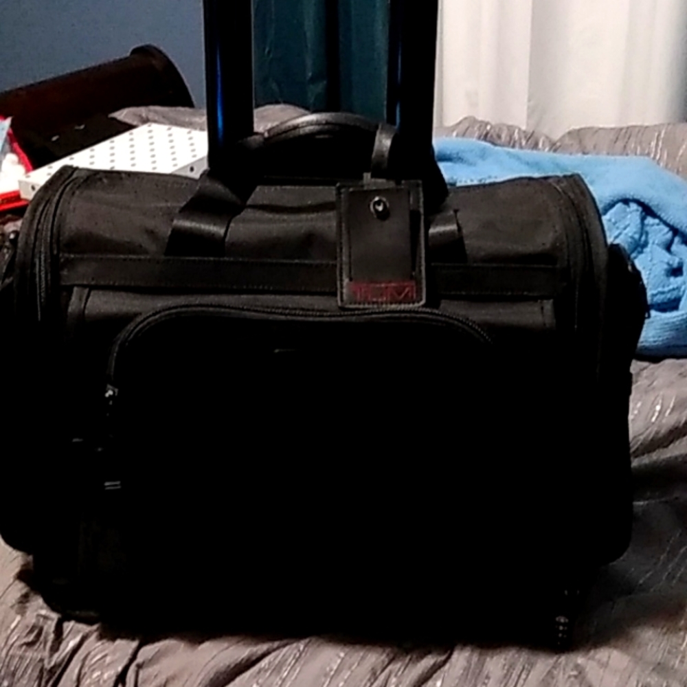 Tumi wheeled carry on bag with retractable handle